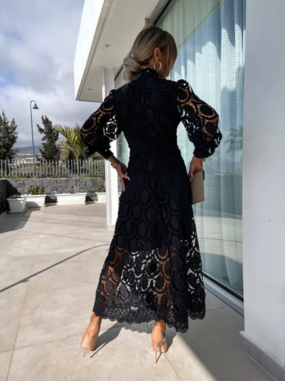 Elaina | Stilfuld Midi Kjole med Blonde Detaljer