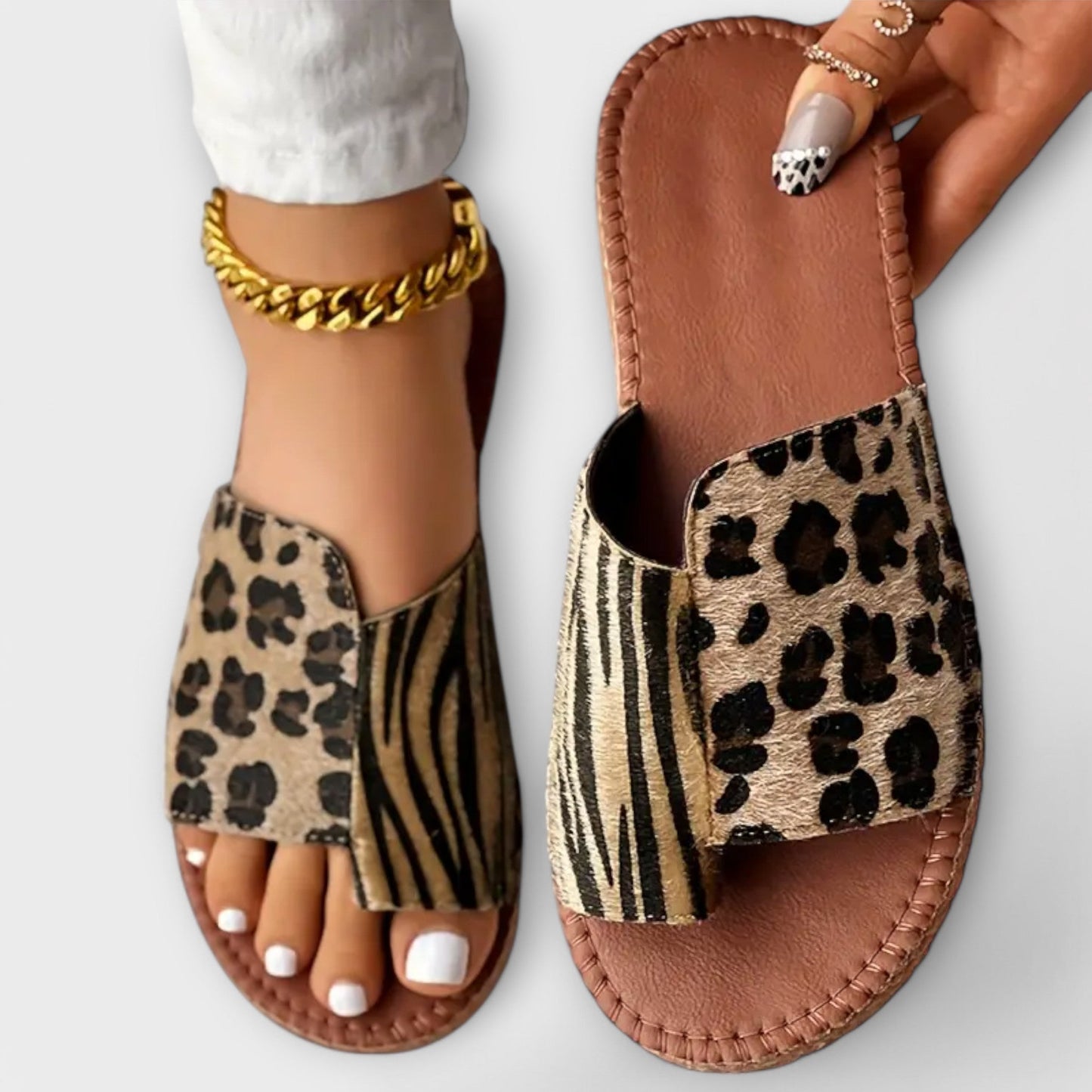 Smukke tofarvede sandaler med leopardmønster