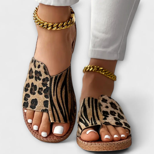 Smukke tofarvede sandaler med leopardmønster