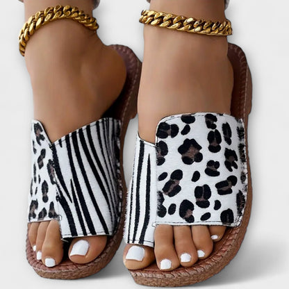 Smukke tofarvede sandaler med leopardmønster